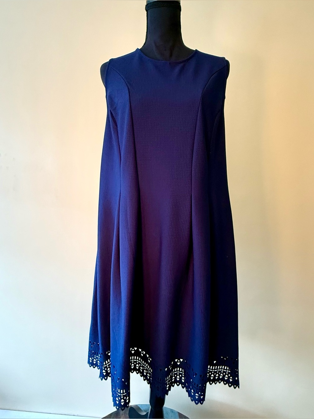 Monteau LA Women’s Sleeveless Dress with laser cut hem Navy Blue 2X A-line Midi - Picture 1 of 10